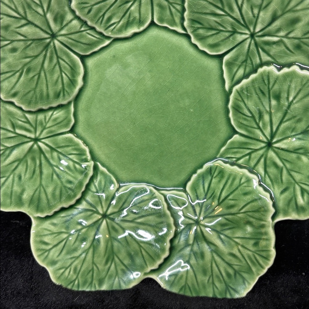 Bordallo Pinheiro Geranium charger plate - Picture 3 of 7